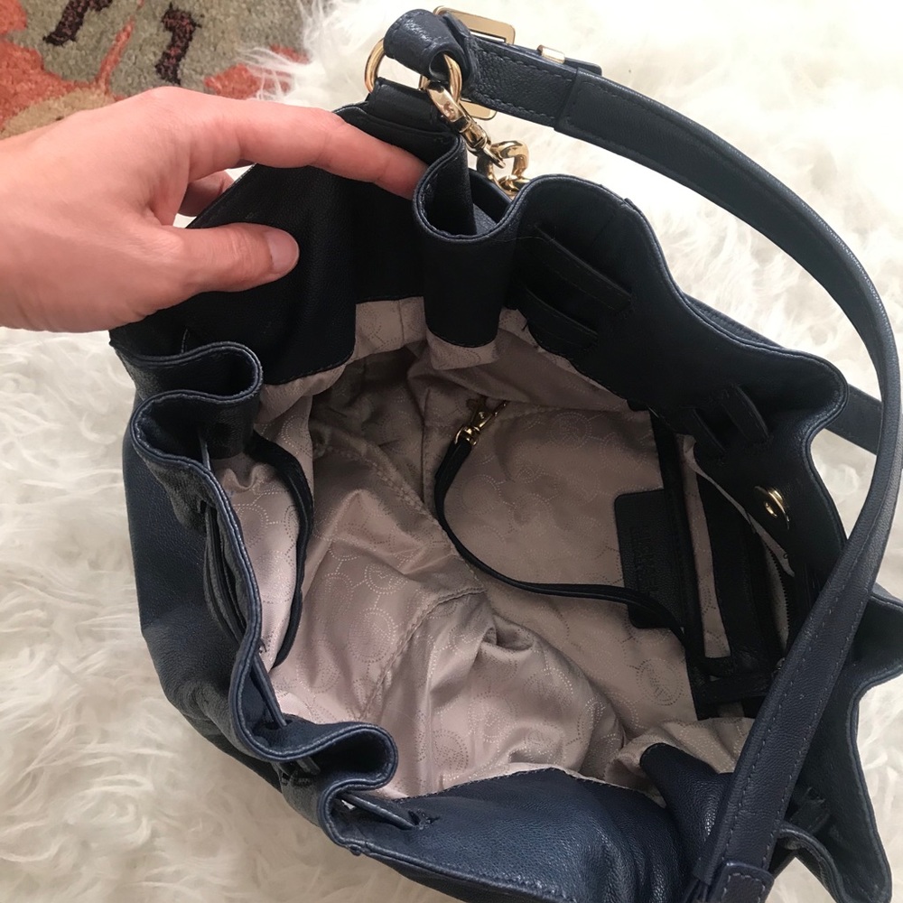 Michael Kors Buckle Bucket Shoulder Bag Navy - Picture 5 of 16